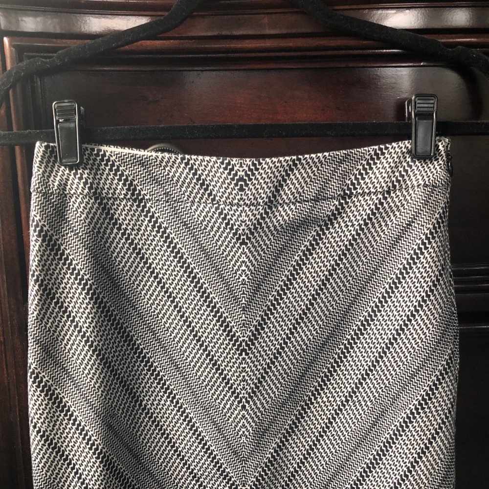 The Limited Knee Length A Line Skirt - Picture 2 of 4